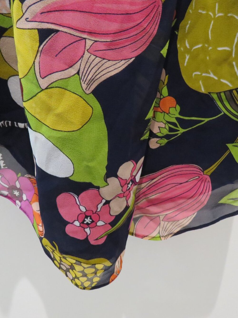 TRINA TURK 100% Silk Tropical Halter Neck Top Small Vacation Summer Preppy - Picture 8 of 13